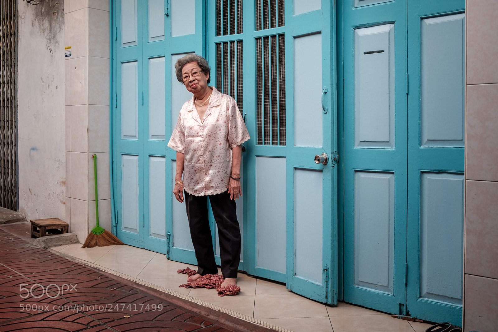 Fujifilm X-T2 sample photo. Local resident at chinatown photography