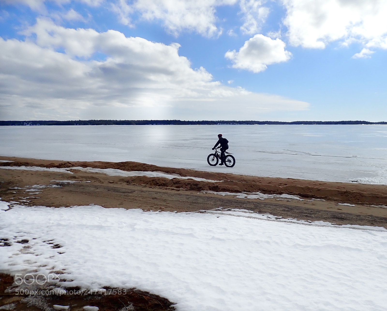 Olympus TG-5 sample photo. The "icyclist" photography