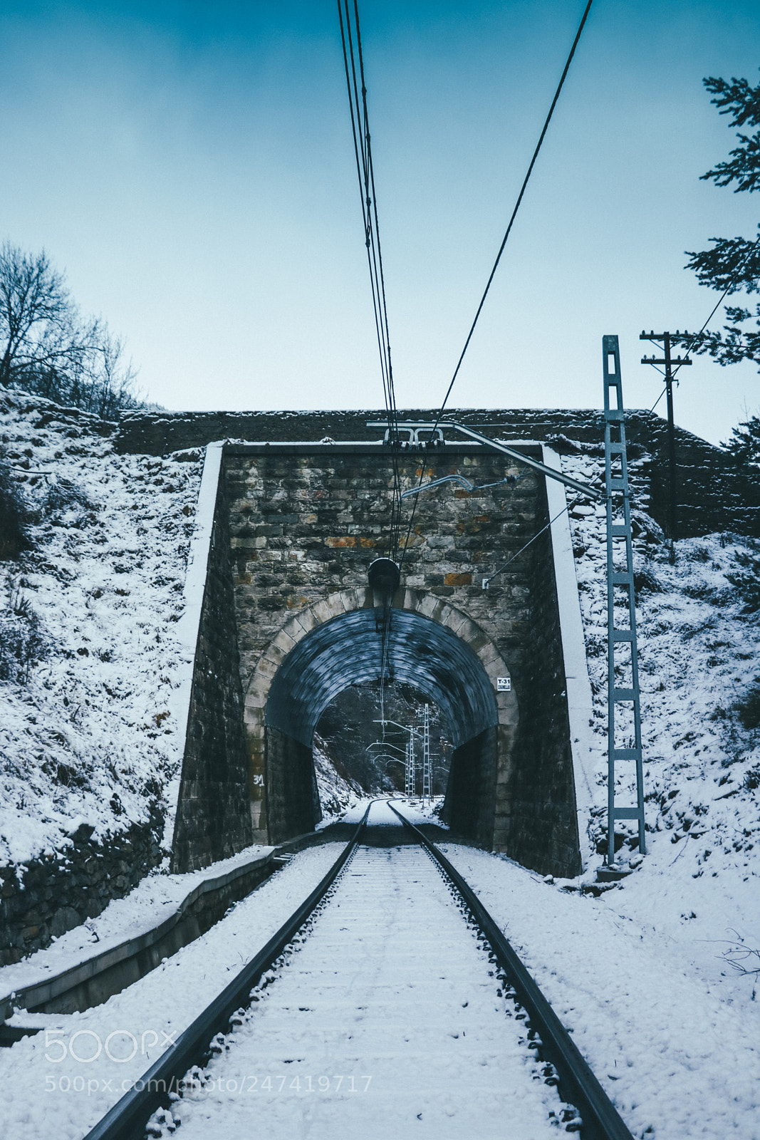 Canon EOS 750D (EOS Rebel T6i / EOS Kiss X8i) sample photo. Snowy railway track / tunnel photography