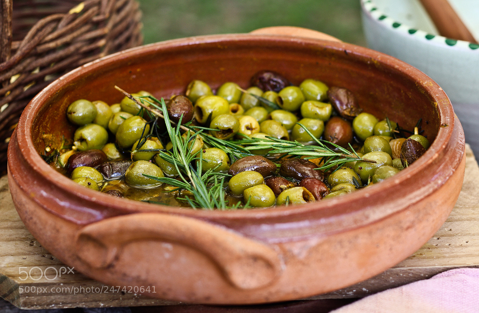 Canon EOS 1200D (EOS Rebel T5 / EOS Kiss X70 / EOS Hi) sample photo. Olivia and the olives photography