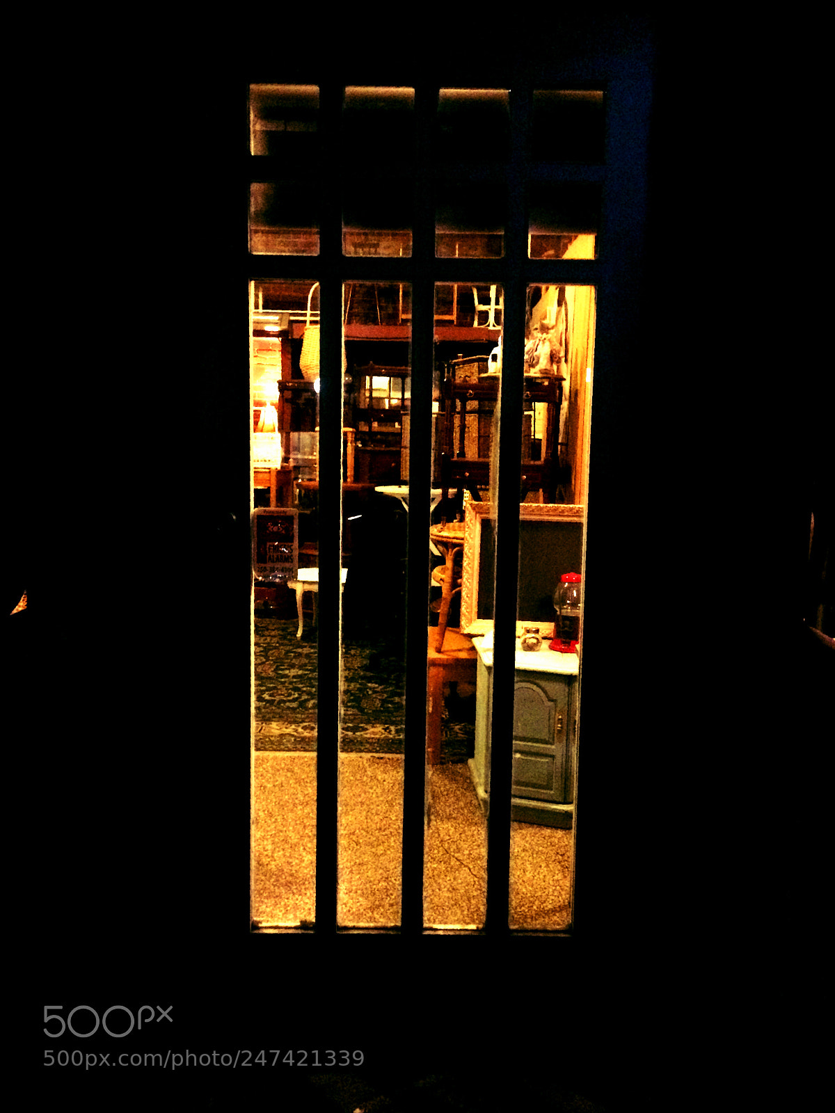 Apple iPhone 5s sample photo. Night shop photography