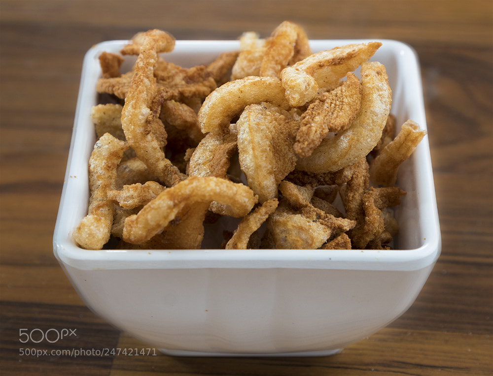 Canon EOS M6 sample photo. Thai fried pork rinds photography