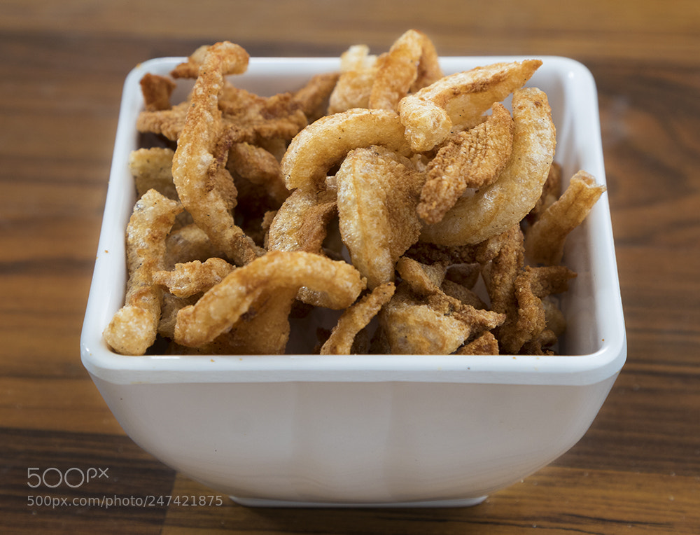 Canon EOS M6 sample photo. Thai fried pork rinds photography