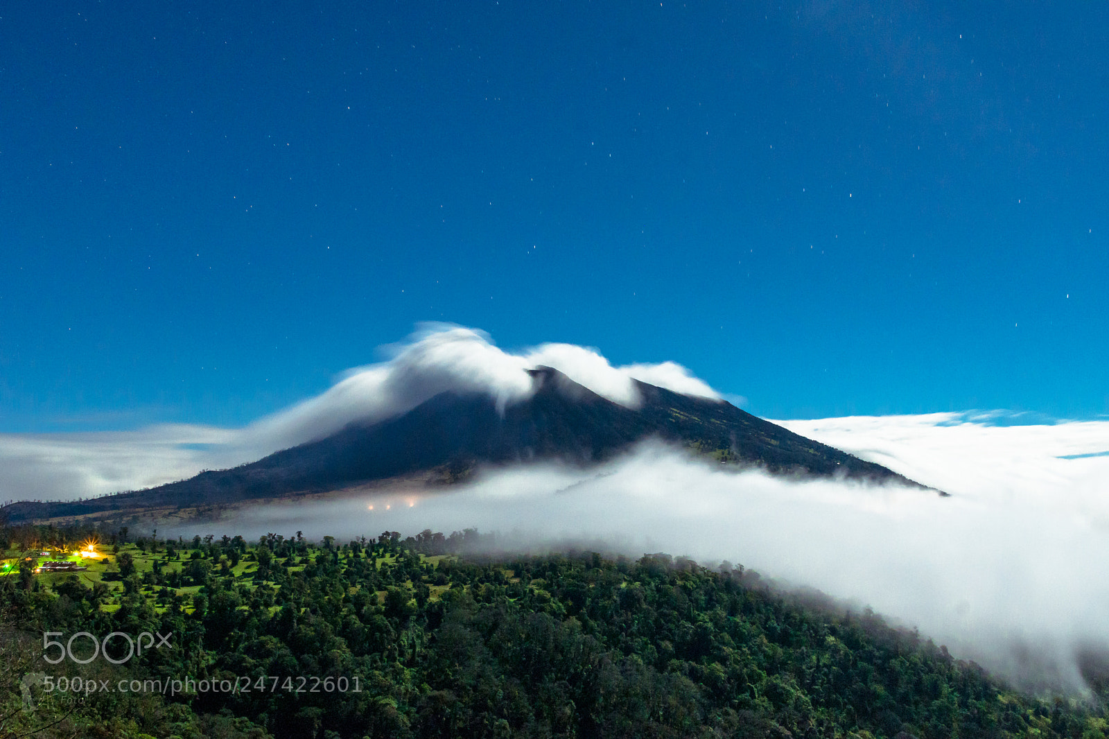 Sony a6300 sample photo. Coloso vs nubes photography
