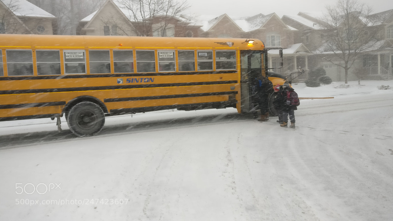 OnePlus A3000 sample photo. Schoolbus photography