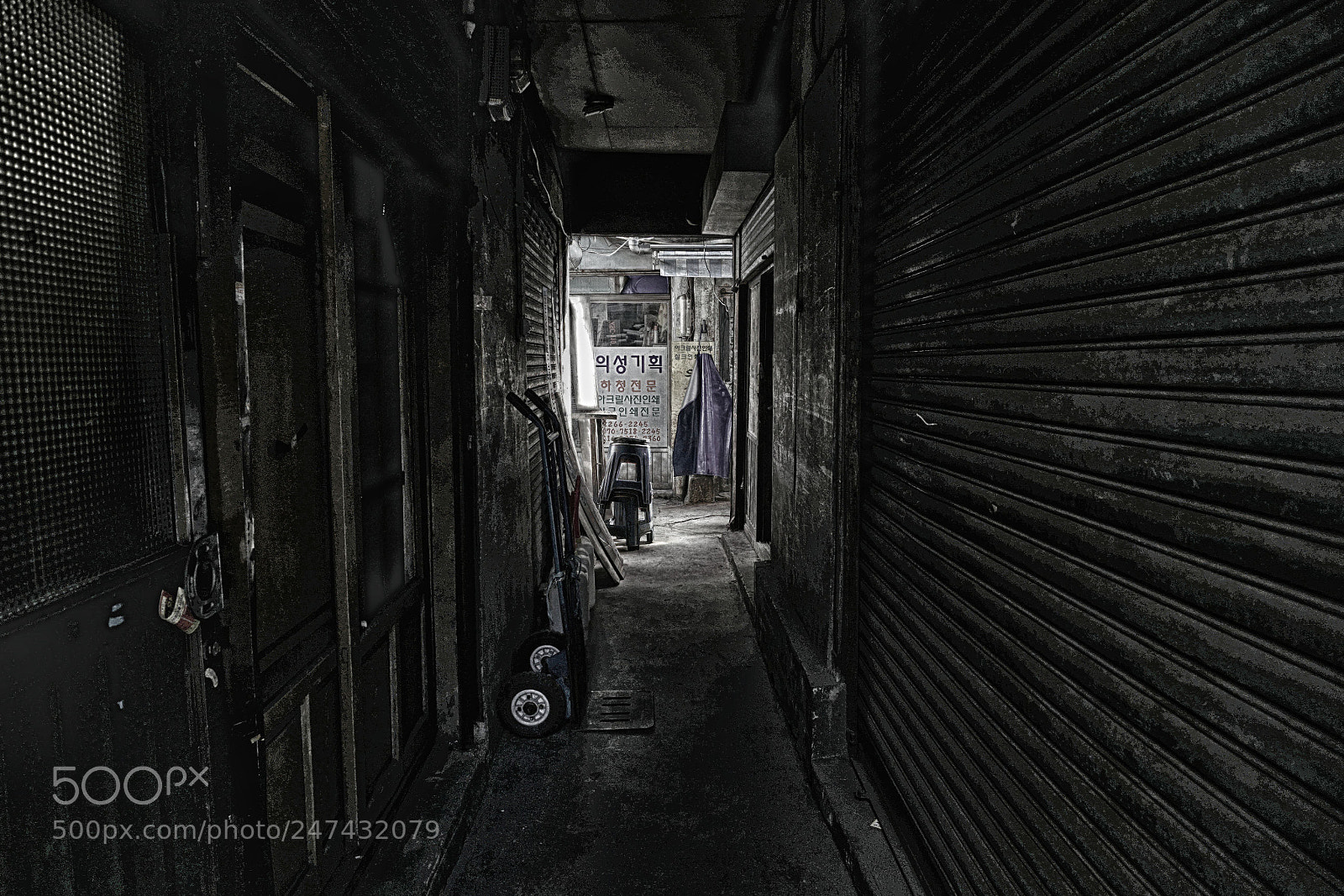 Sony a7R II sample photo. Korean alley photography