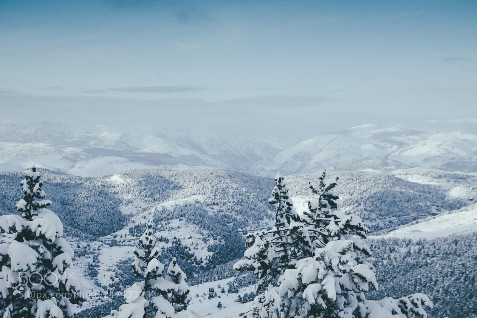 Canon EOS 750D (EOS Rebel T6i / EOS Kiss X8i) sample photo. Spanish alps snowy lookout photography