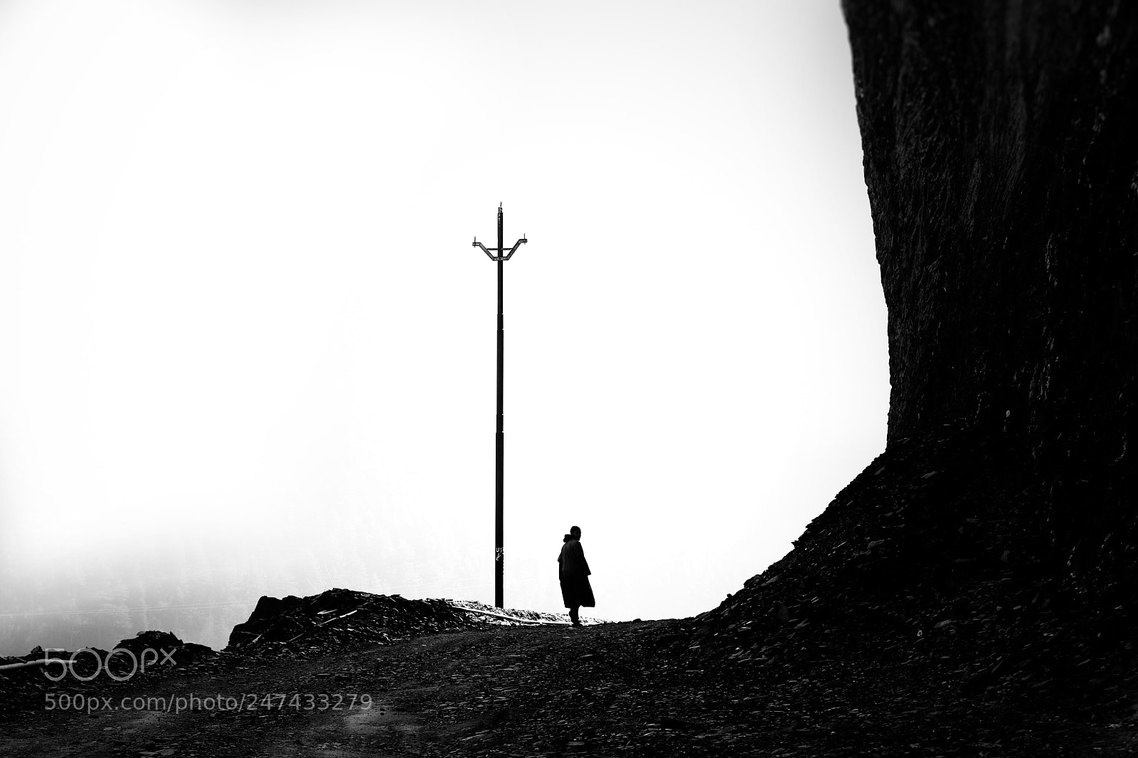 Canon EOS 750D (EOS Rebel T6i / EOS Kiss X8i) sample photo. The lone hiker photography