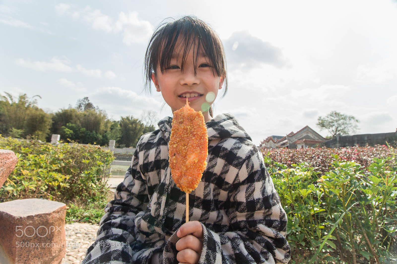 Canon EOS 700D (EOS Rebel T5i / EOS Kiss X7i) sample photo. 吃串儿的女孩儿 photography