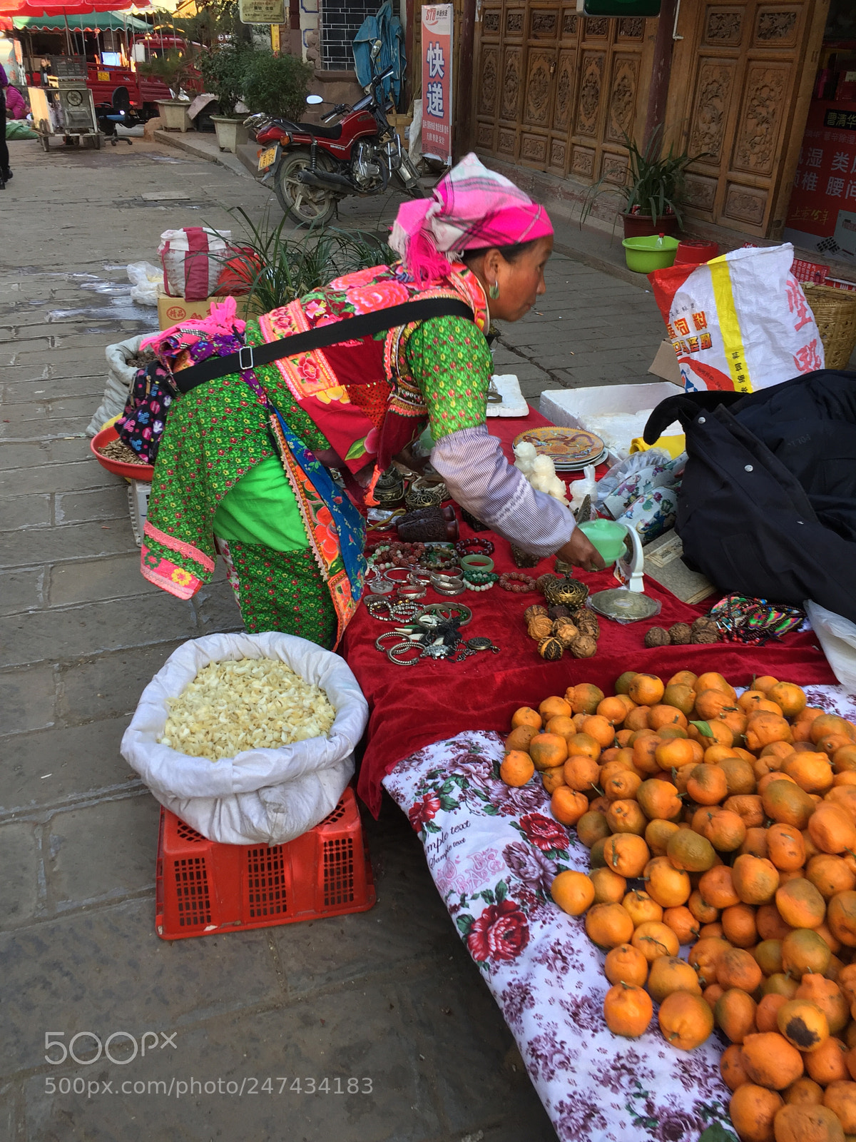 Apple iPhone 6 sample photo. Shaxi street vendor photography