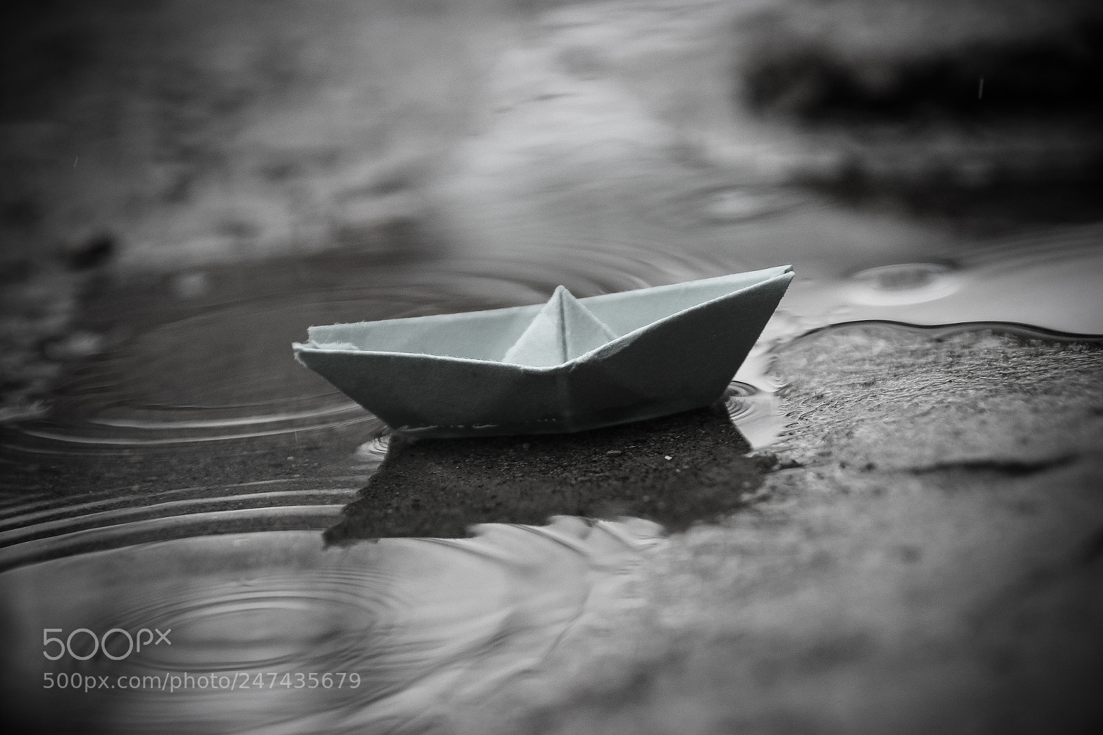 Canon EOS 600D (Rebel EOS T3i / EOS Kiss X5) sample photo. Paper boats a drop photography