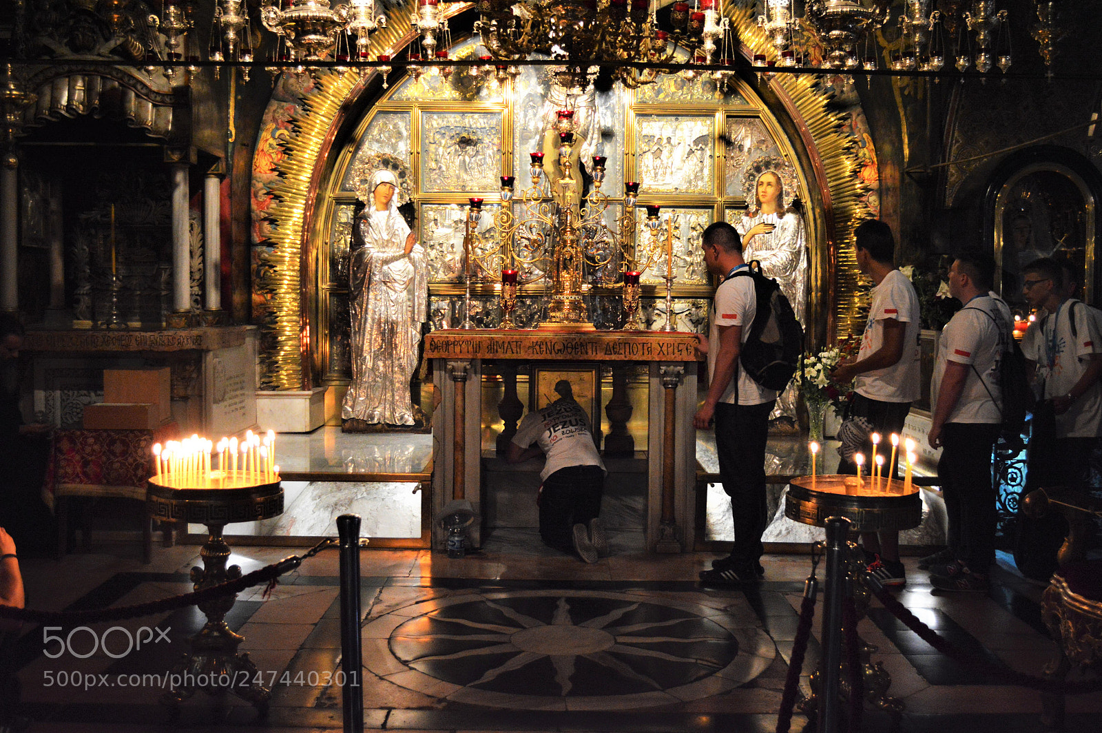 Nikon D3200 sample photo. A line of worshipers photography