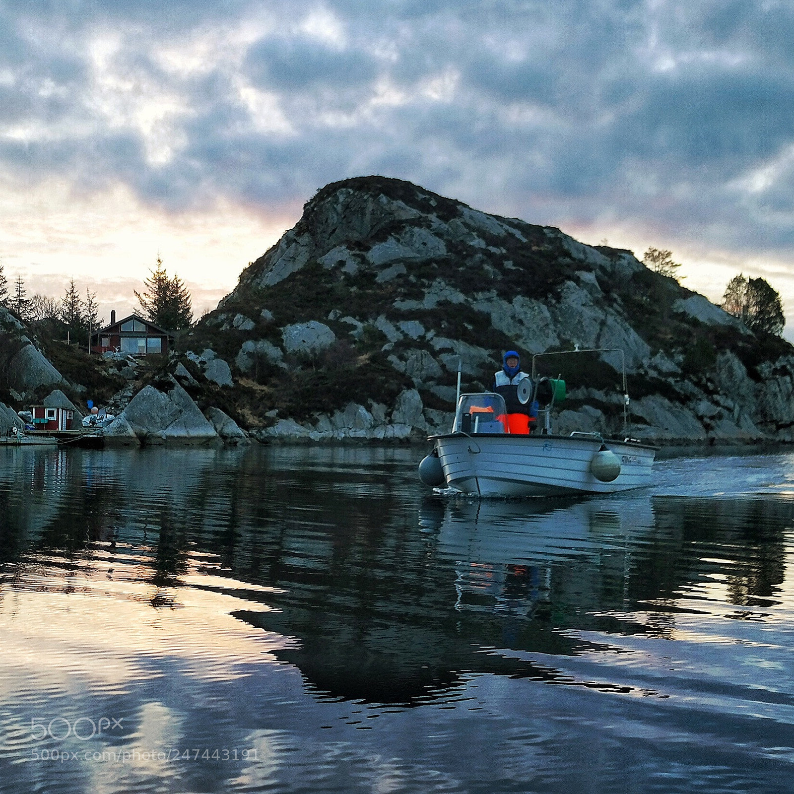 Samsung NX300 sample photo. Meeting boats.. b mlo photography