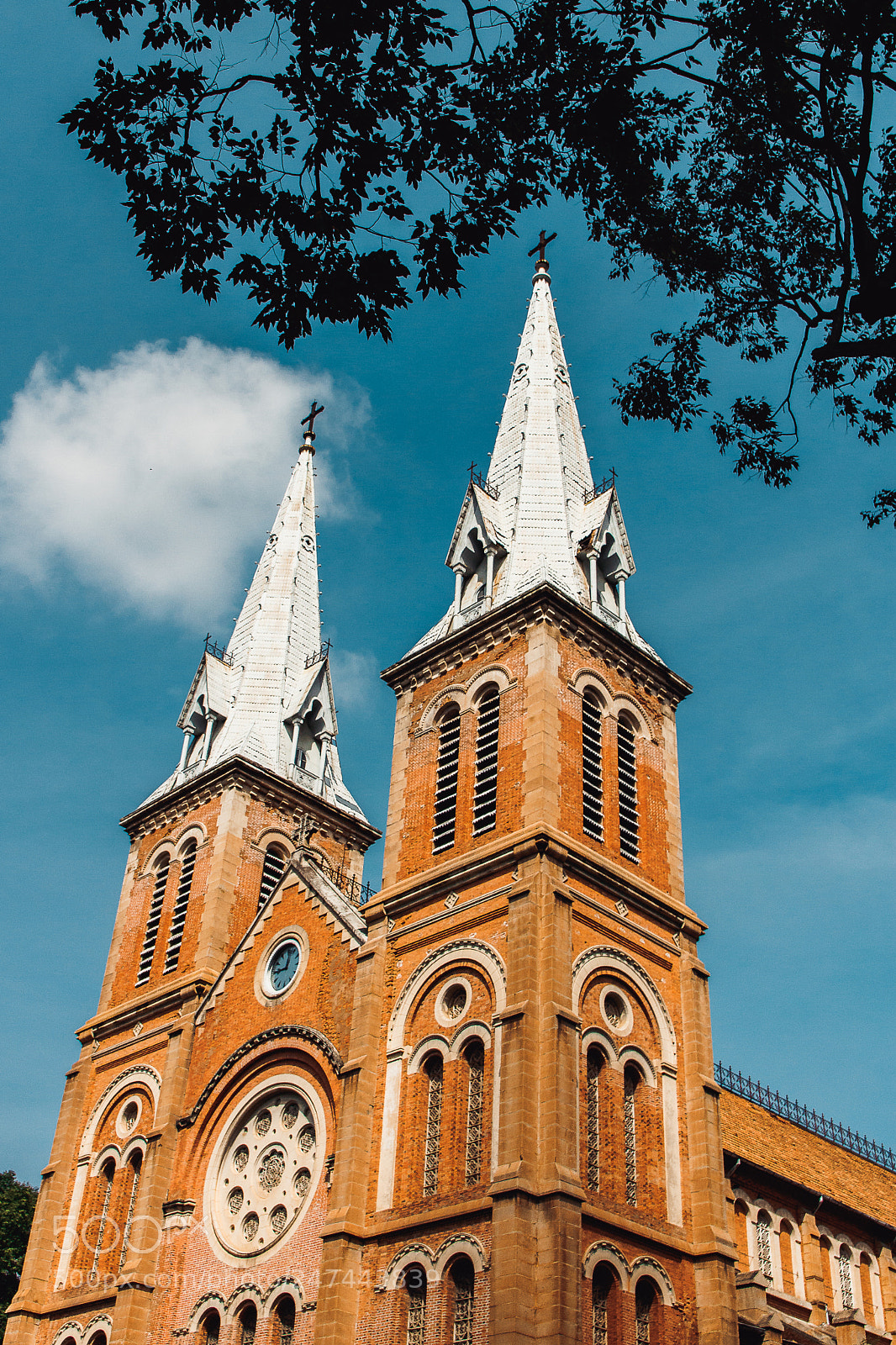 Canon EOS 750D (EOS Rebel T6i / EOS Kiss X8i) sample photo. Saigon notre-dame basilica photography