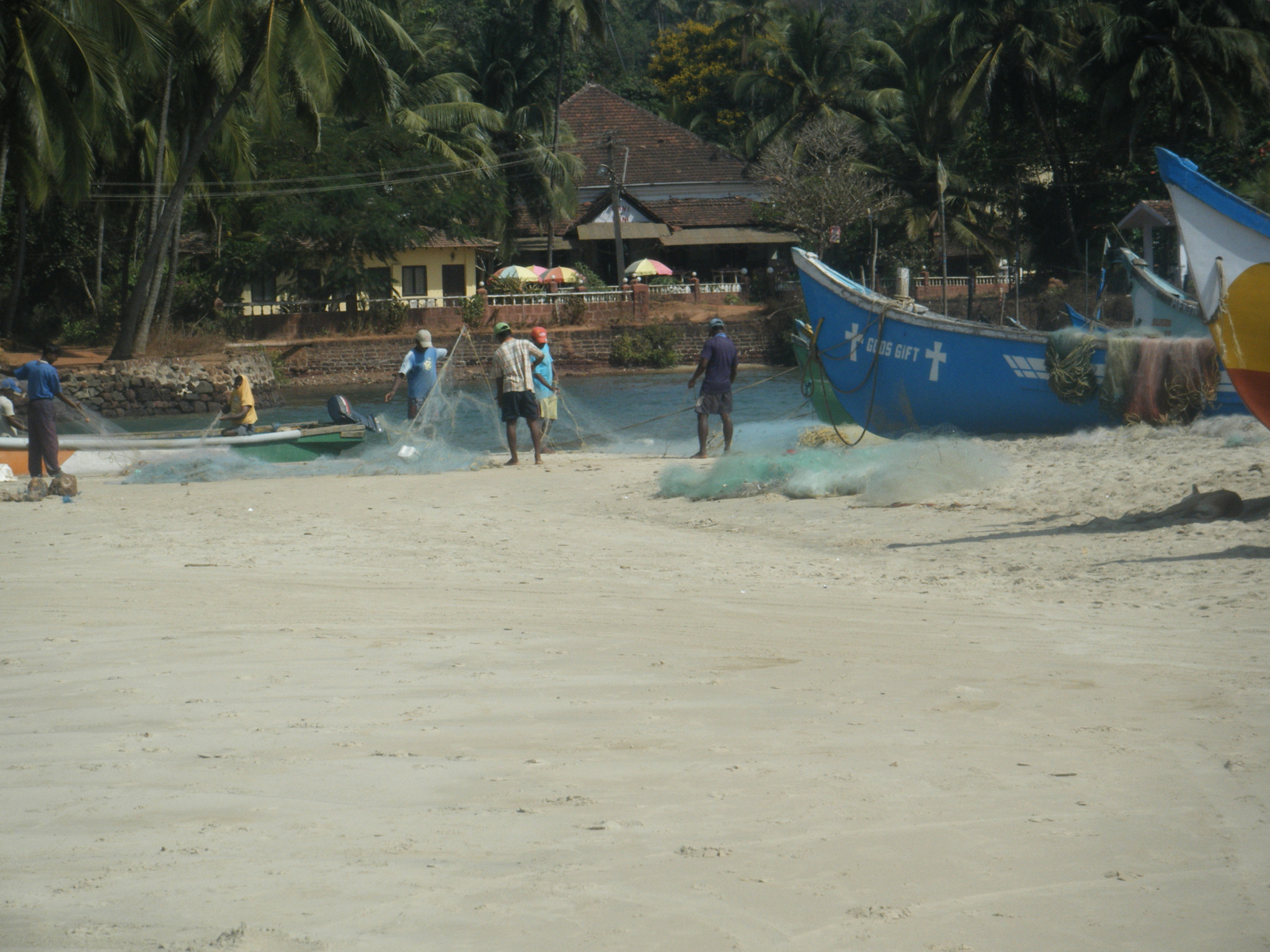 Fujifilm FinePix Z20fd sample photo. Men at work . baga beach , goa photography