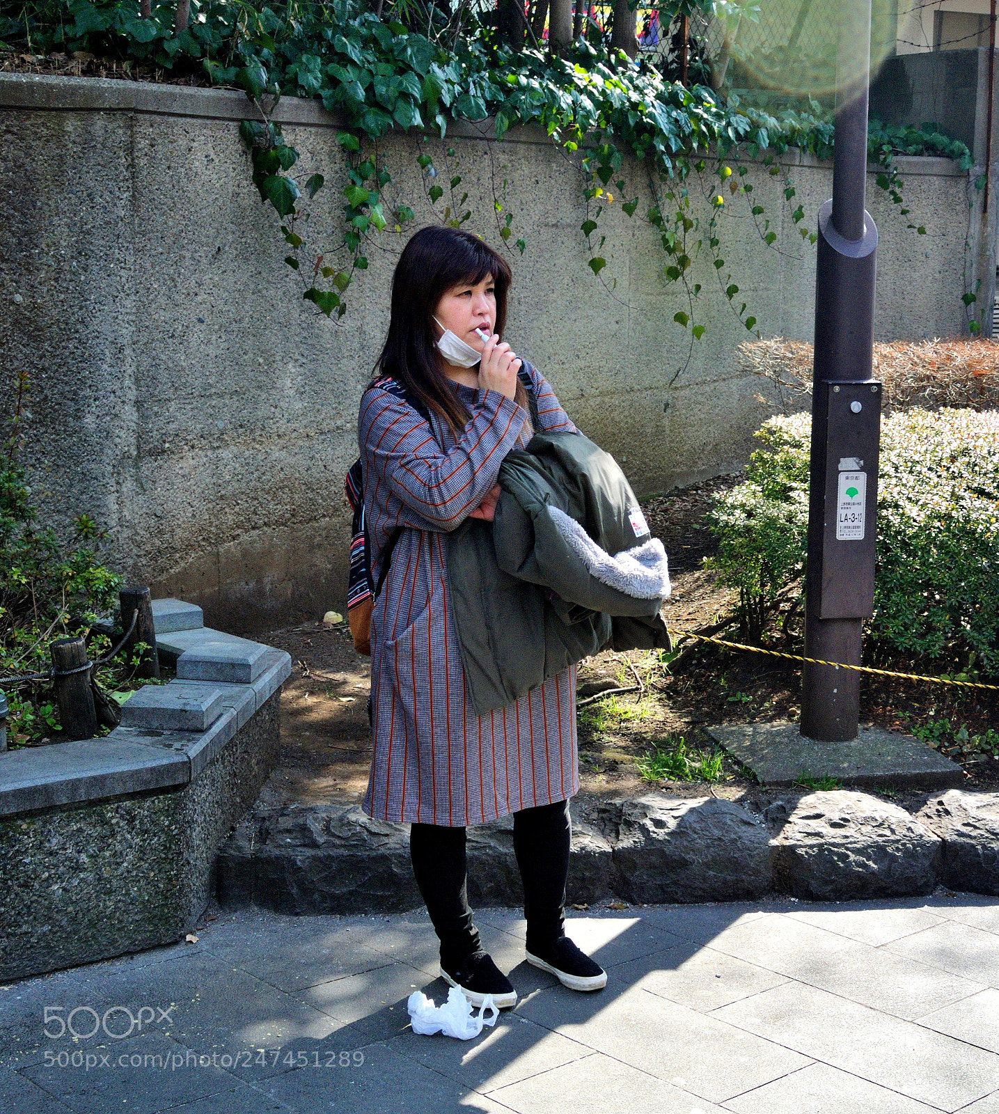 Nikon 1 V1 sample photo. Waiting for someone lady photography