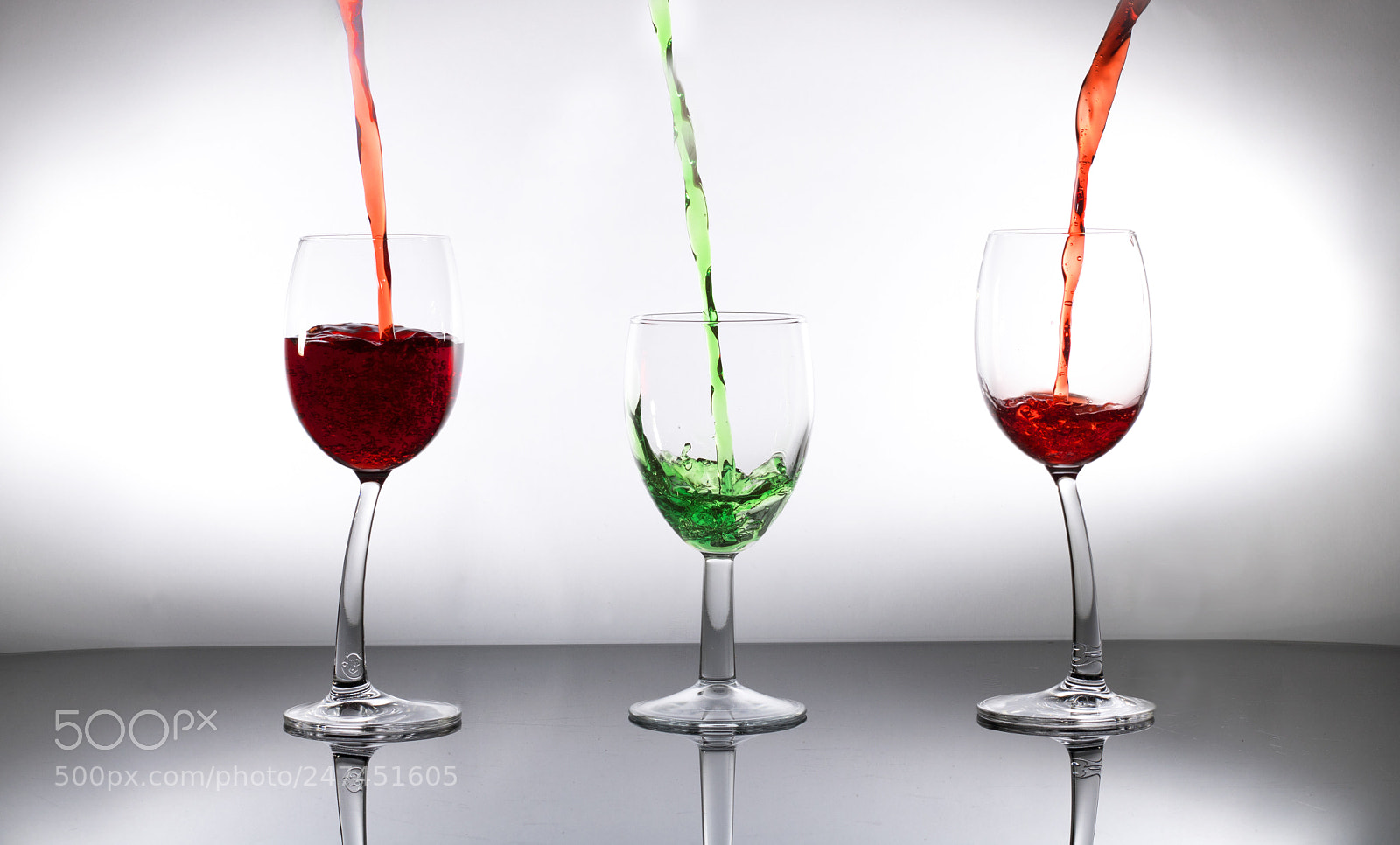 Canon EOS 750D (EOS Rebel T6i / EOS Kiss X8i) sample photo. Red and green photography