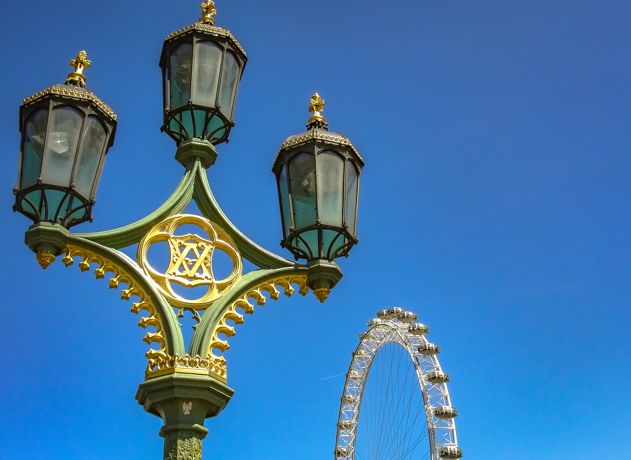 Sony Cyber-shot DSC-H20 sample photo. Lights on westminster bridge and the london eye, london photography