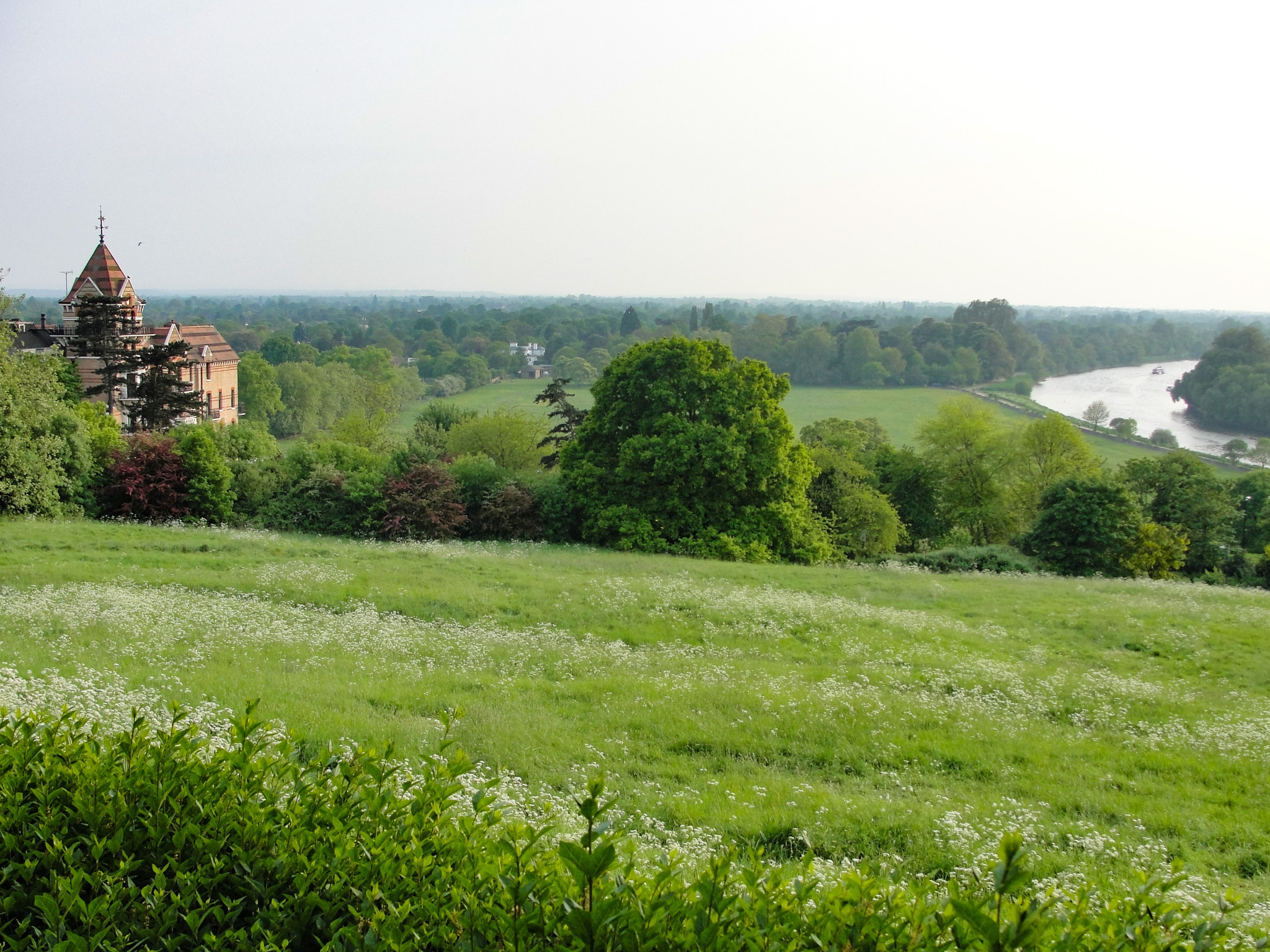 Sony Cyber-shot DSC-H20 sample photo. View from richmond hill, london photography