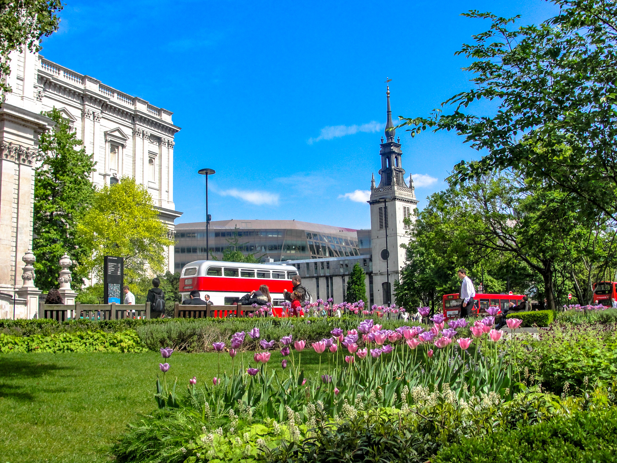 Sony Cyber-shot DSC-H20 sample photo. Old model double decker bus, london photography