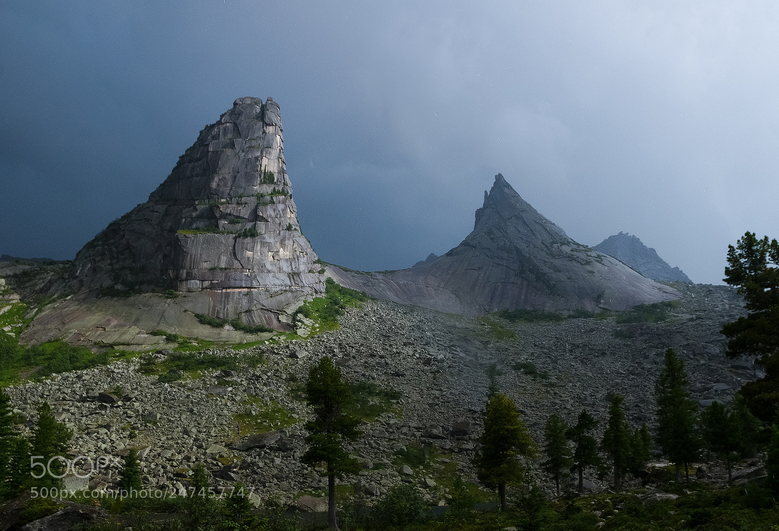 Sony Alpha DSLR-A580 sample photo. Cliff of parabola. ergaki photography