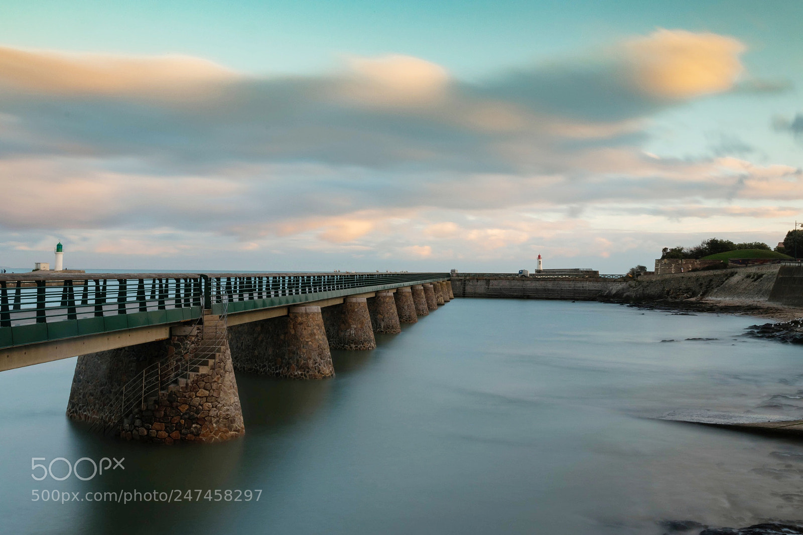 Canon EOS 80D sample photo. Pont du phare ! photography