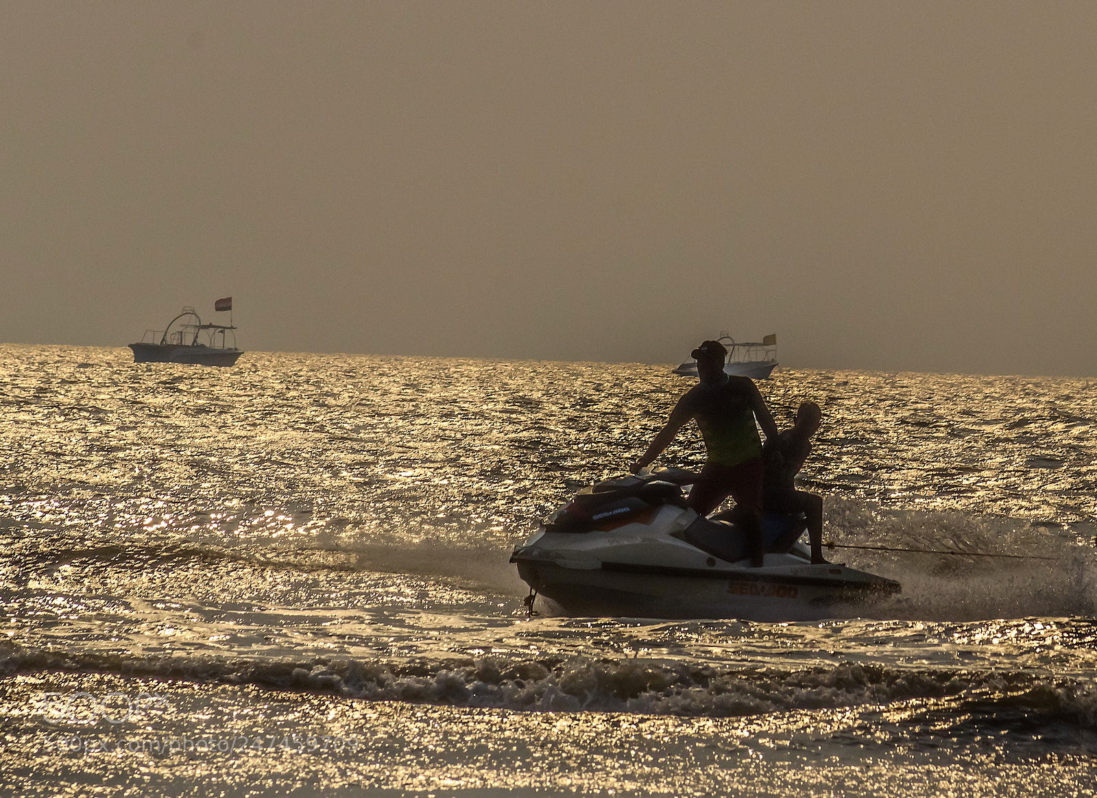 Canon EOS 600D (Rebel EOS T3i / EOS Kiss X5) sample photo. Water sports at sea photography