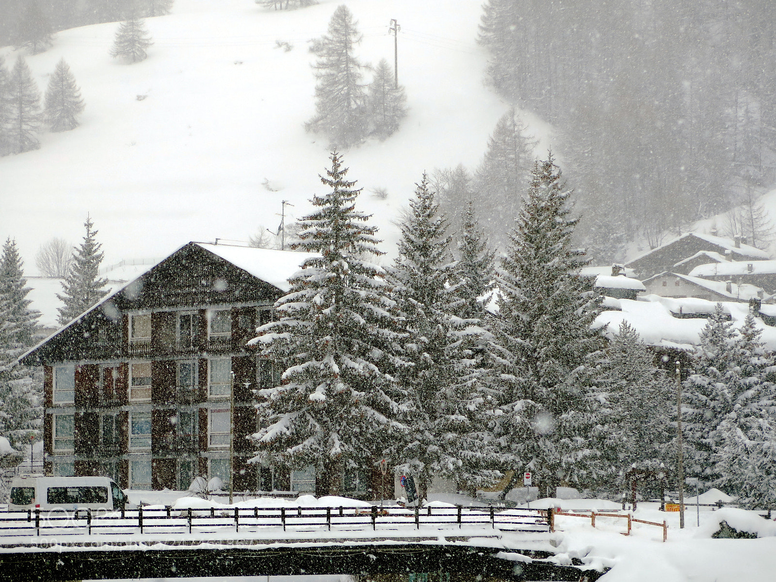 Canon PowerShot G16 sample photo. Snowing in pragelato photography