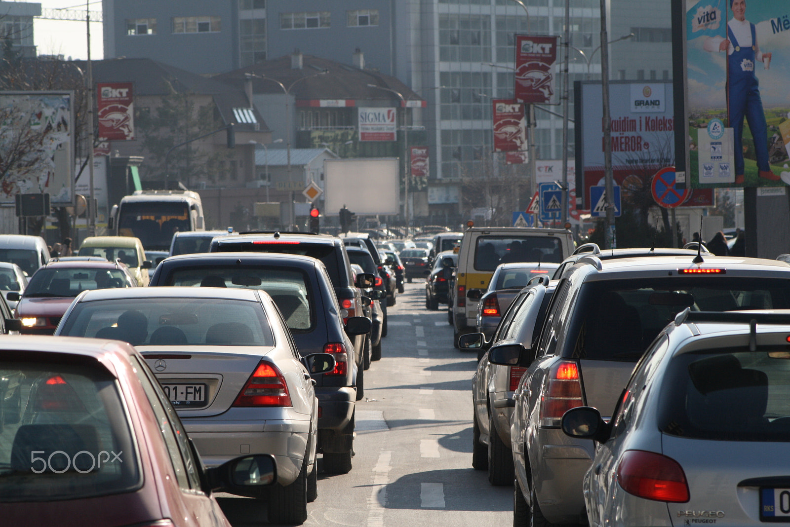EF75-300mm f/4-5.6 sample photo. City traffic photography
