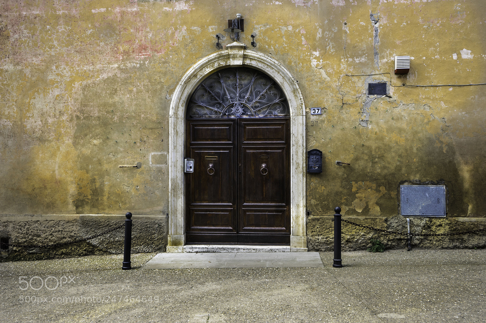 Sony a7 II sample photo. Montealcino portone photography