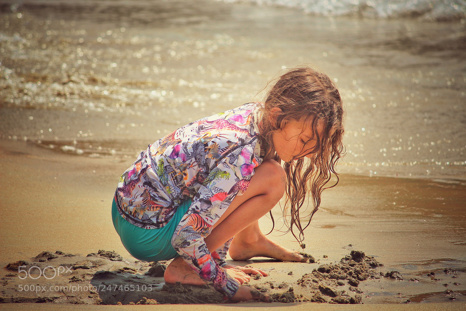 Canon EOS 700D (EOS Rebel T5i / EOS Kiss X7i) sample photo. Girl with golden heart photography
