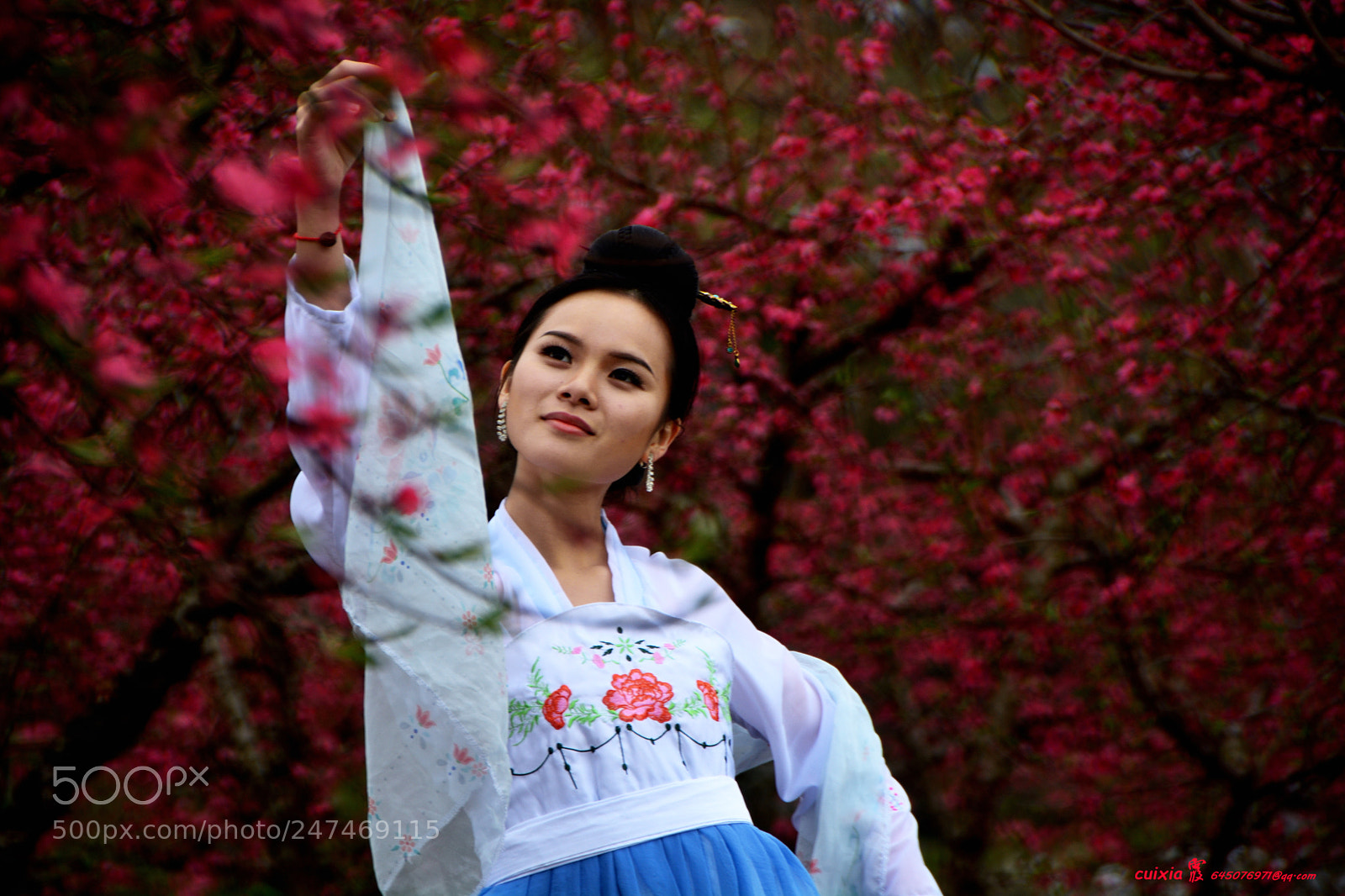 Nikon D5200 sample photo. 春风满面的桃花姑娘 peach blossom girl photography