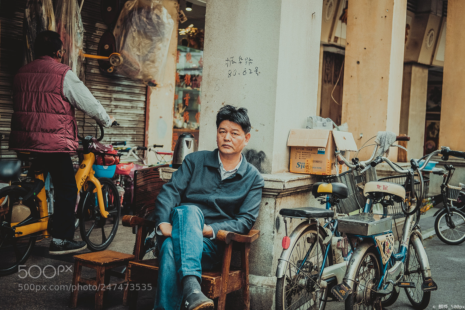 Fujifilm X-T2 sample photo. Sitting on the street photography