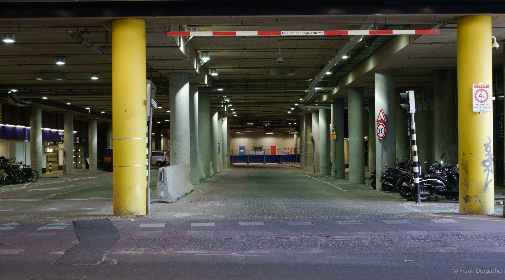 Sony Cyber-shot DSC-RX10 II sample photo. Hoog catharijne parking photography