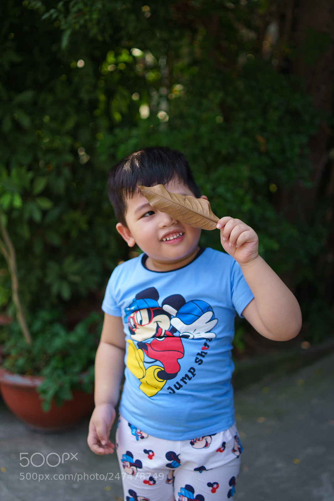 Sony a7 sample photo. Hiding photography