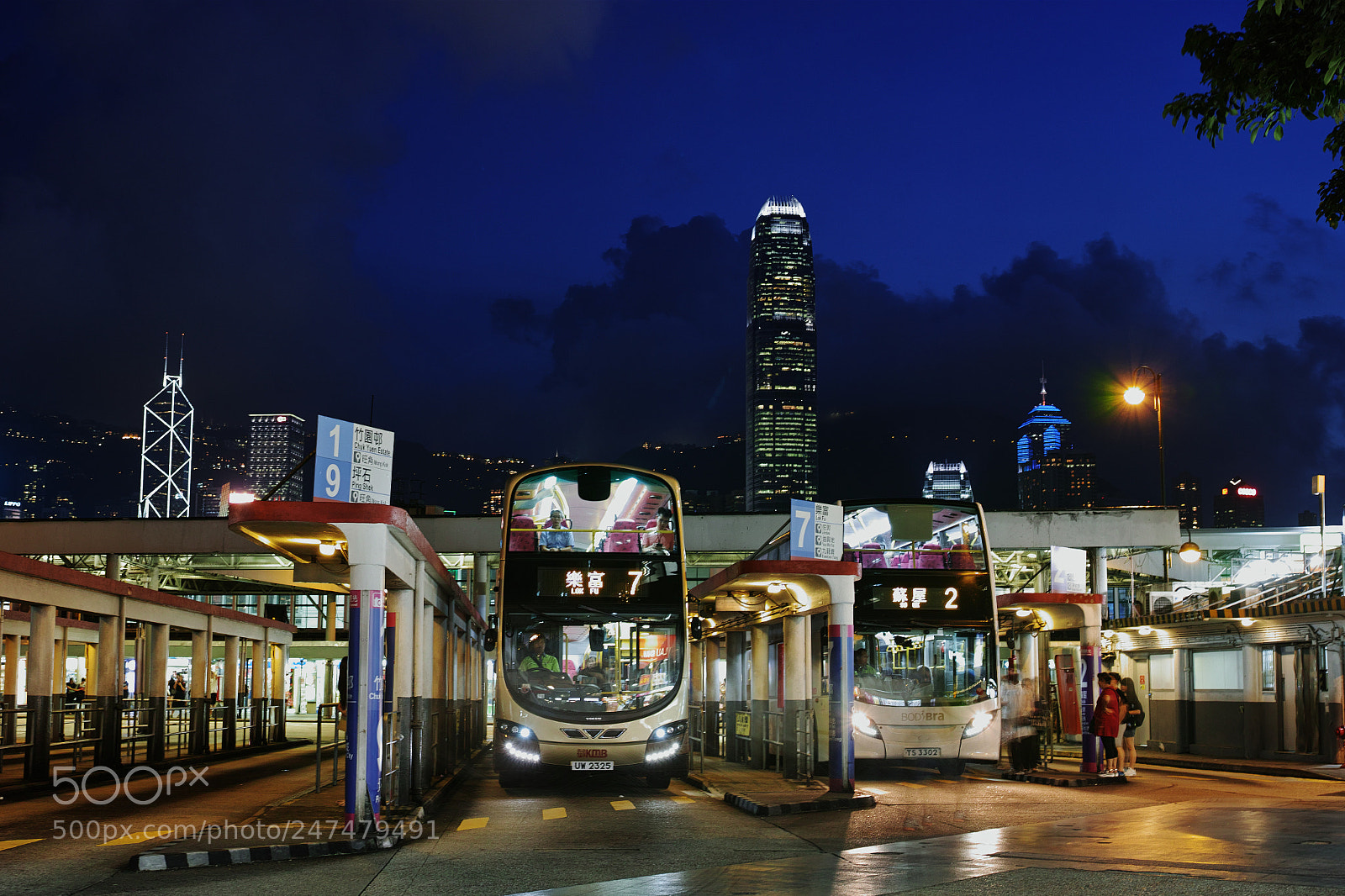 Sigma dp2 Quattro sample photo. Bus station in hong photography