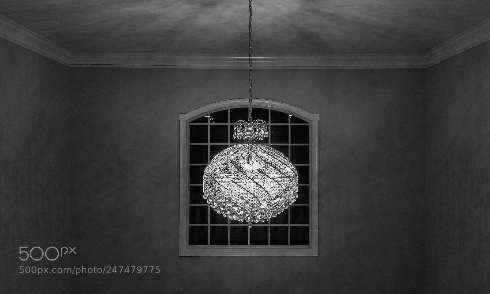 Samsung Galaxy Note4 sample photo. Chandelier in black & white photography