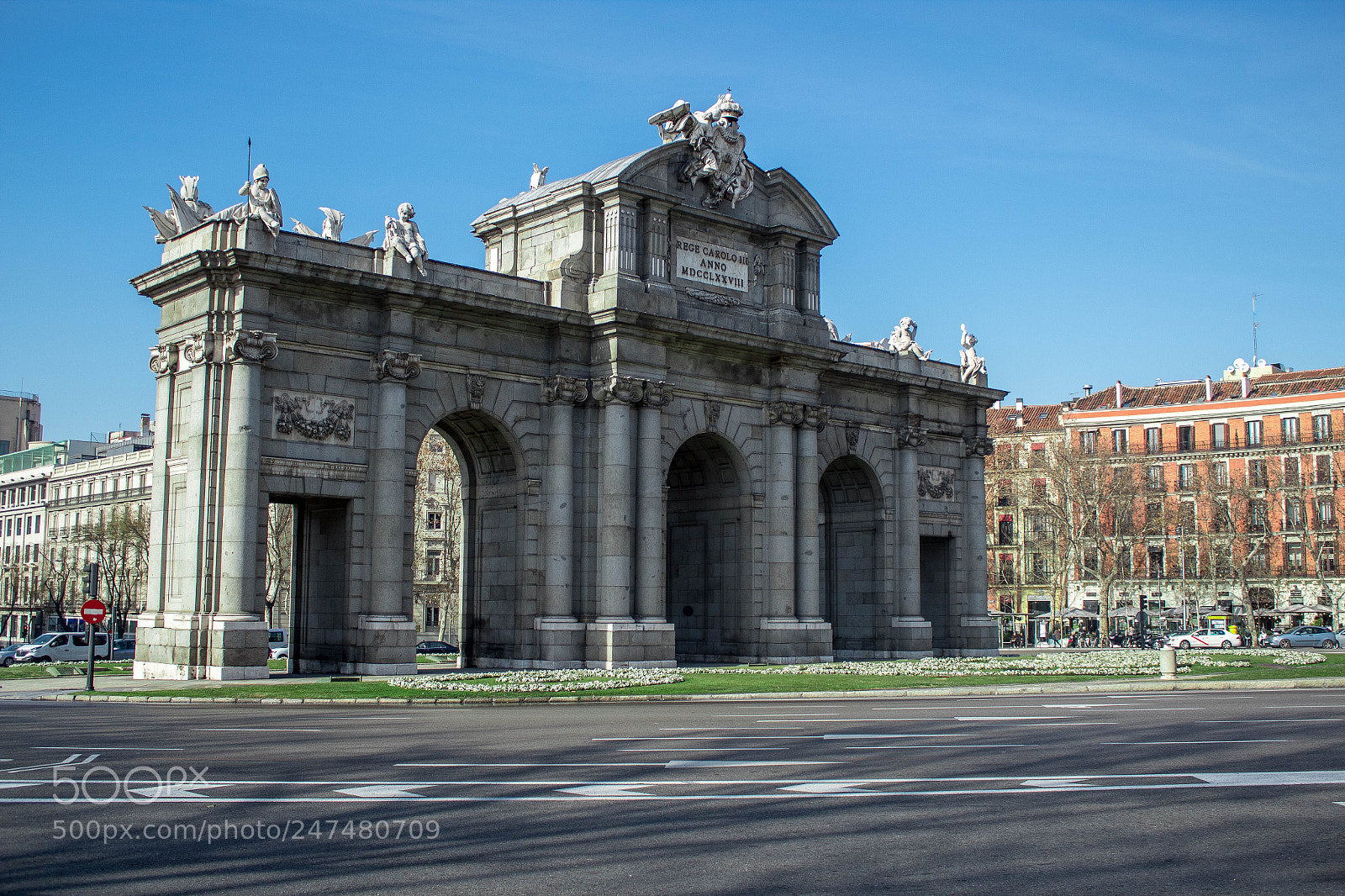 Canon EOS 1300D (EOS Rebel T6 / EOS Kiss X80) sample photo. Puerta de alcalá photography