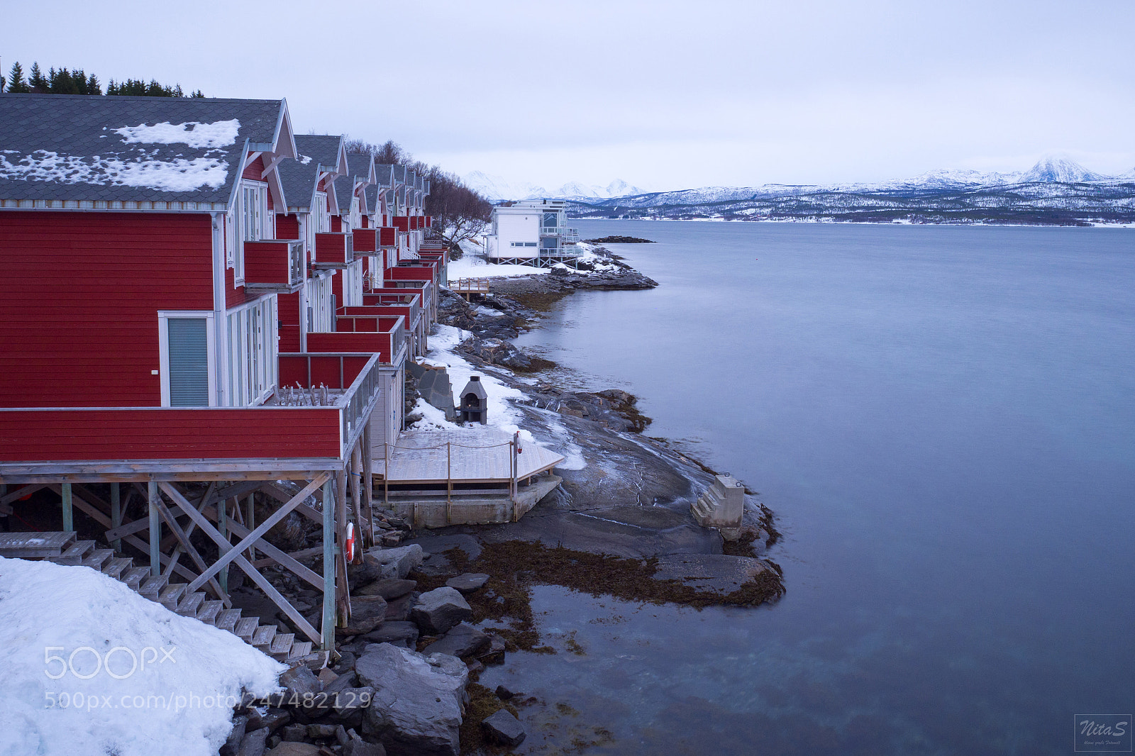 Olympus OM-D E-M1 Mark II sample photo. Red little houses photography