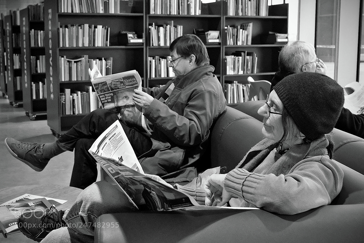 Fujifilm X-Pro2 sample photo. News readers at the photography
