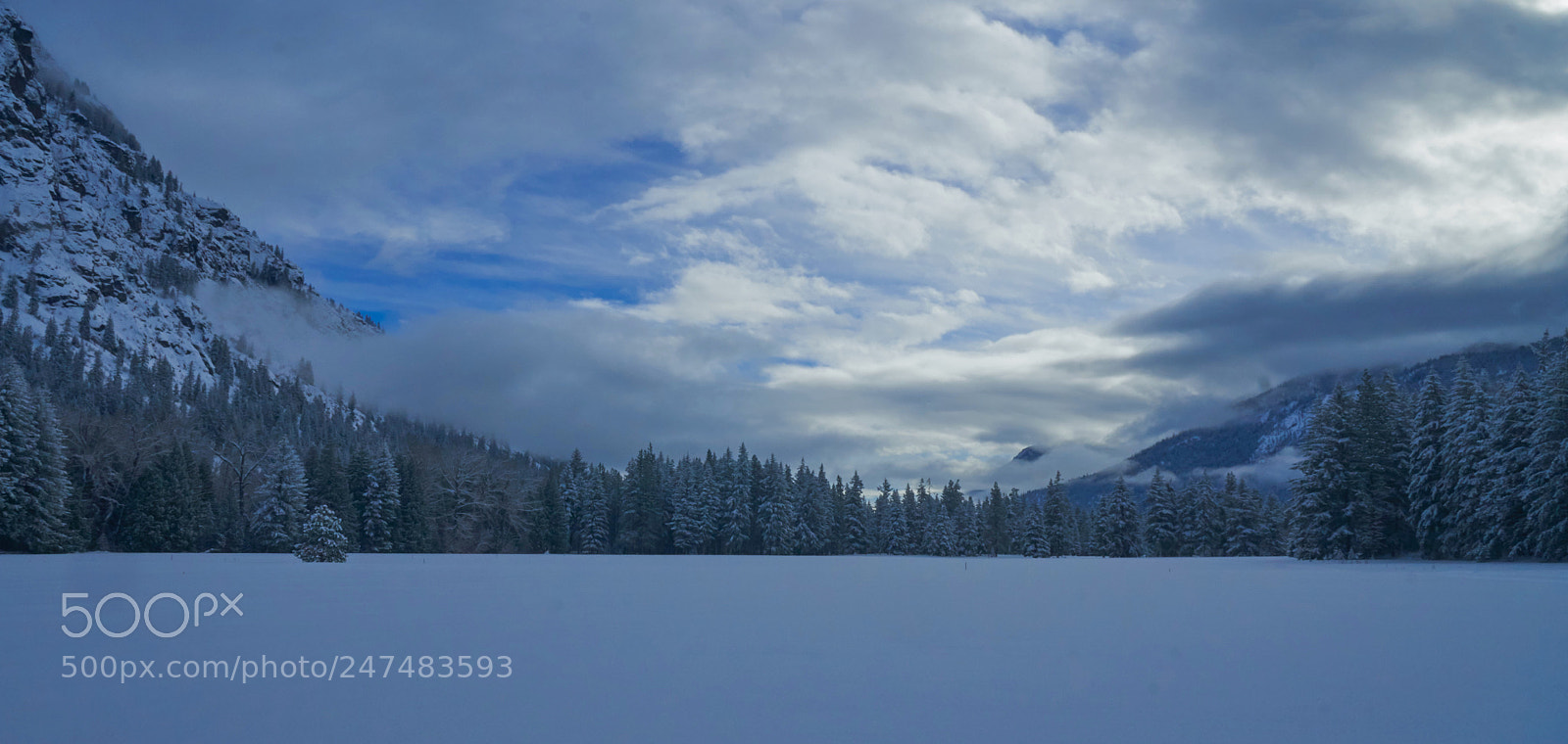 Sony a6300 sample photo. Early morning ski photography