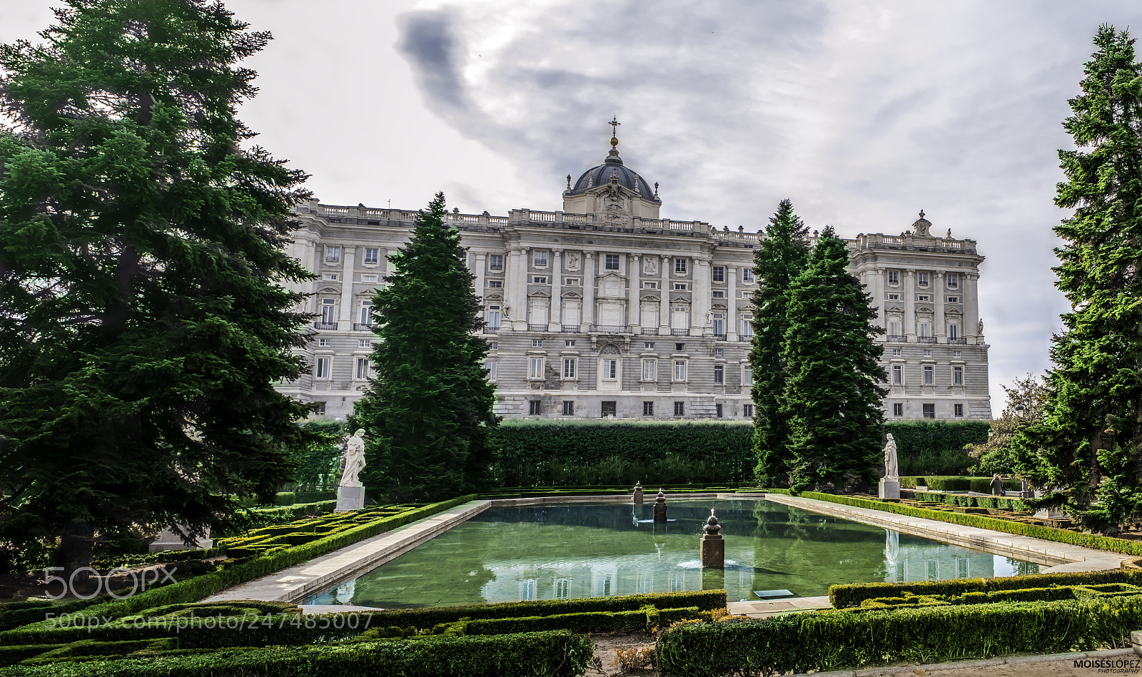 Canon EOS 600D (Rebel EOS T3i / EOS Kiss X5) sample photo. Royal palace photography