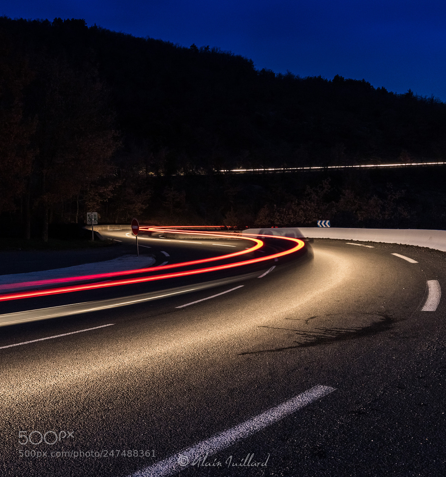 Canon EOS 6D Mark II sample photo. Zig zag nocturne photography