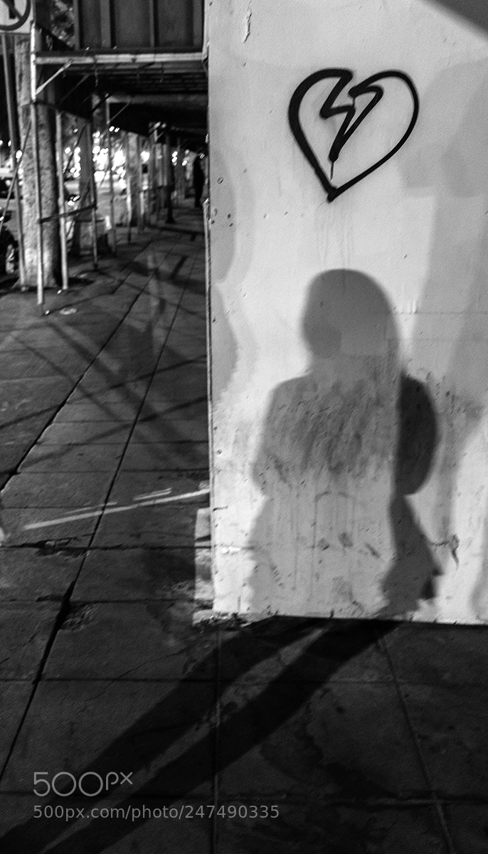 Fujifilm X100F sample photo. Shadow heart b web photography