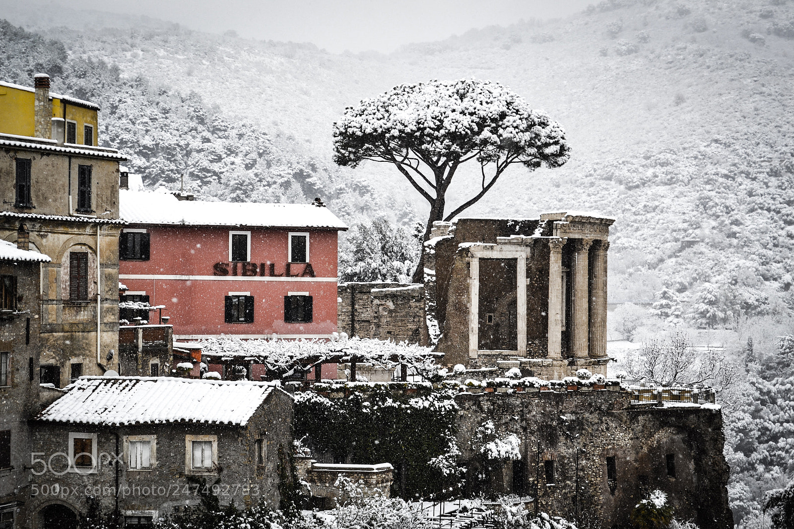 Nikon D3100 sample photo. Neve a tivoli roma,italia photography