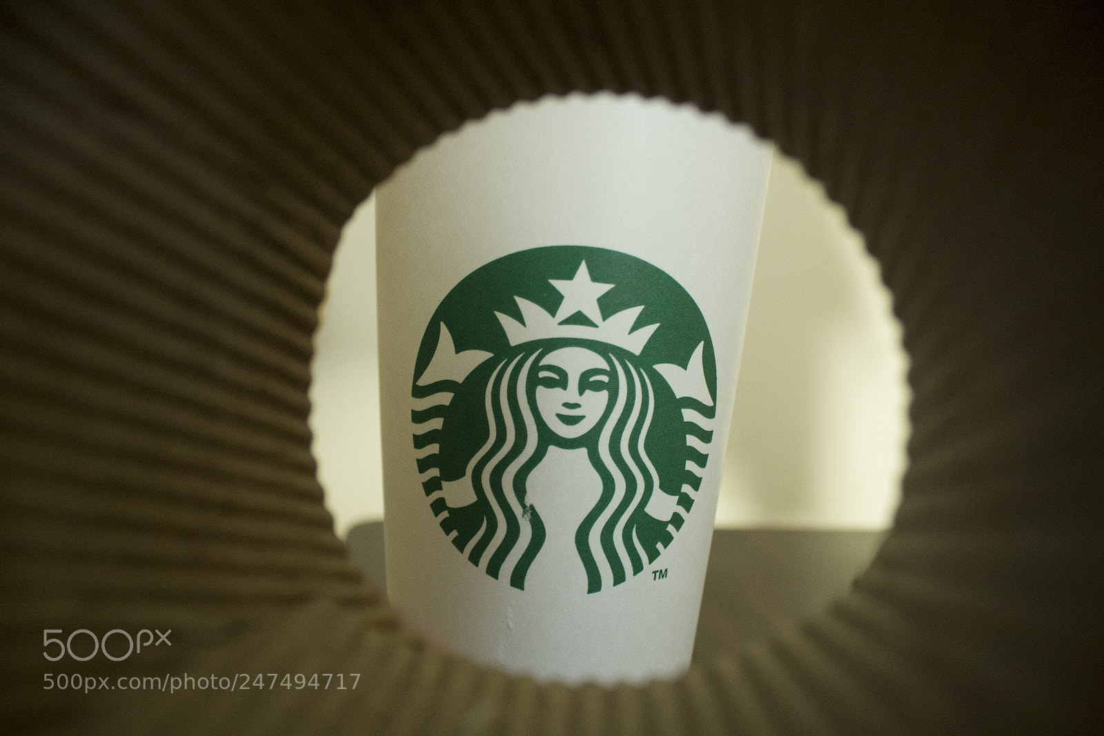 Canon EOS 1200D (EOS Rebel T5 / EOS Kiss X70 / EOS Hi) sample photo. Starbucks logo and cup photography