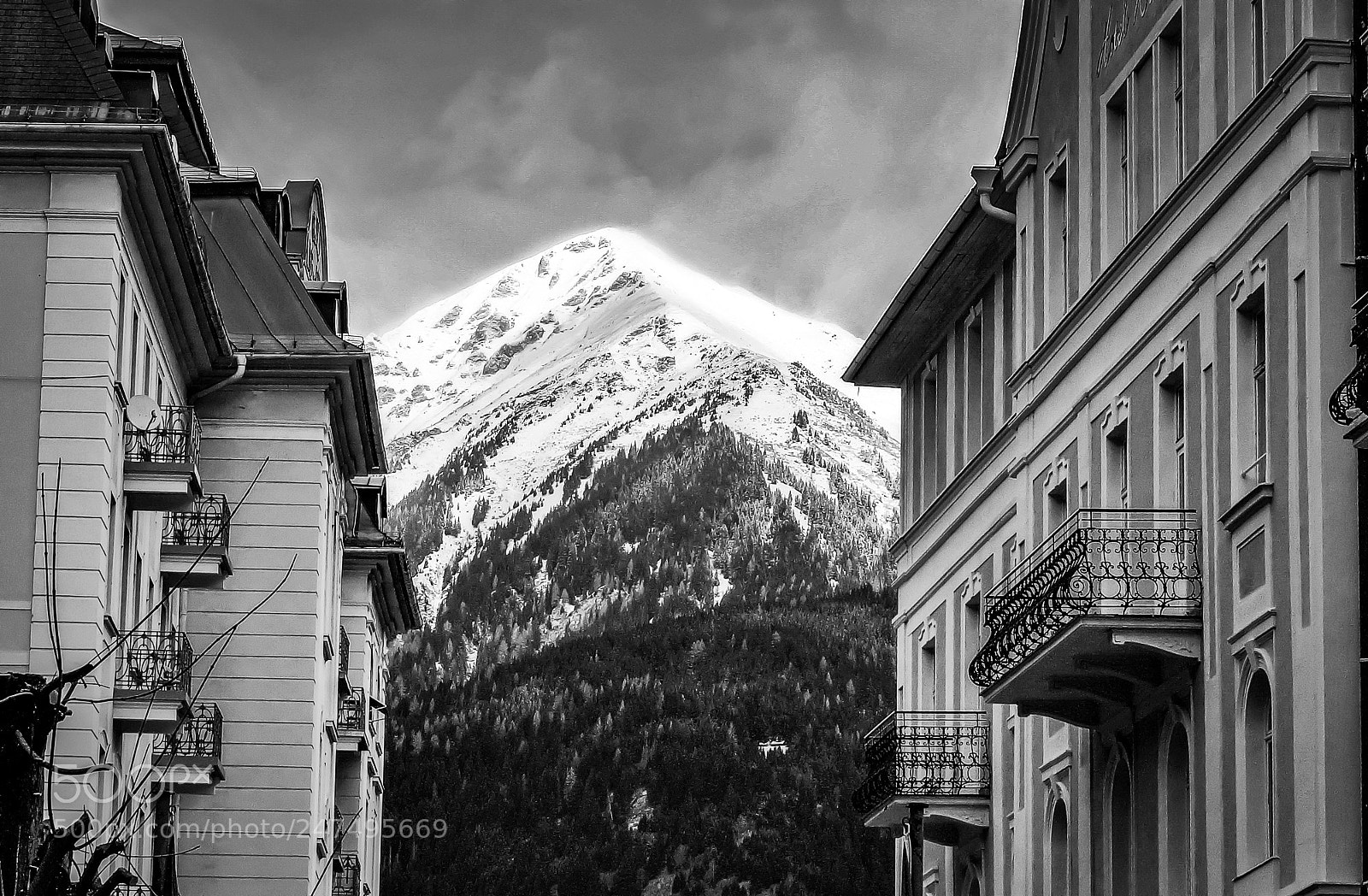 Sony Alpha NEX-3N sample photo. Mountain in town photography