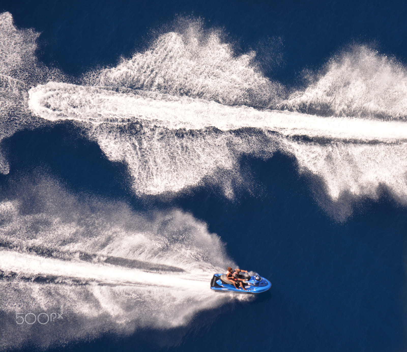 Nikon D5200 sample photo. (speed on sea photography
