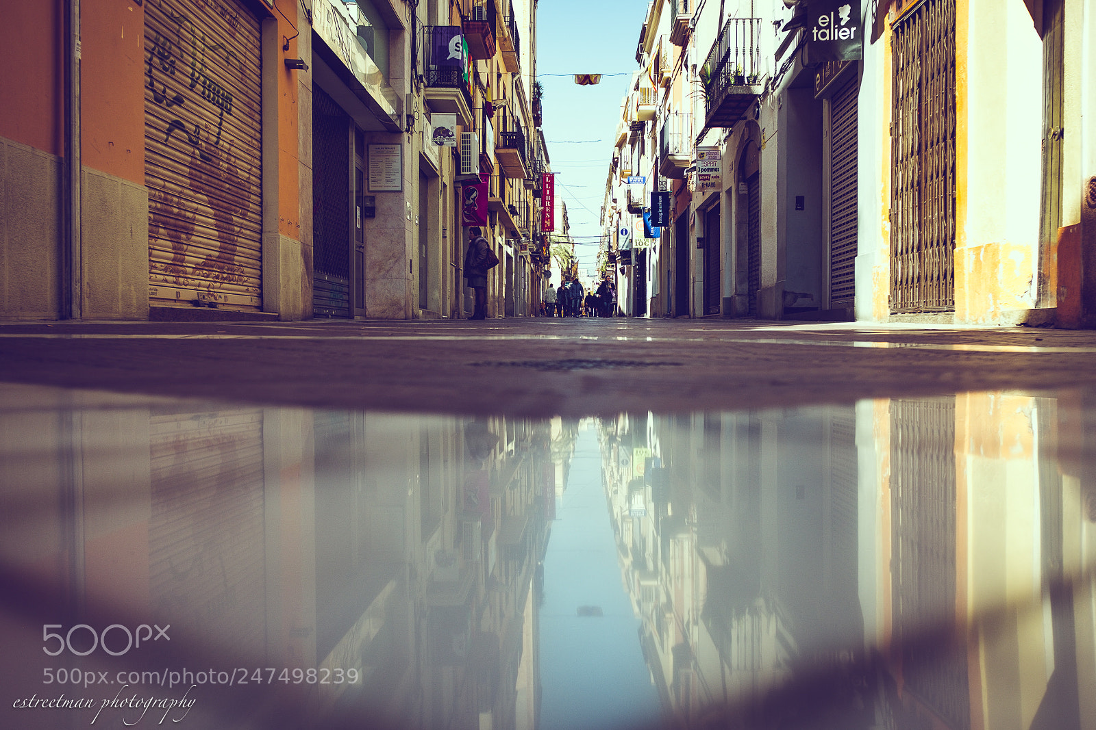 Fujifilm X100T sample photo. Floor tile reflection photography