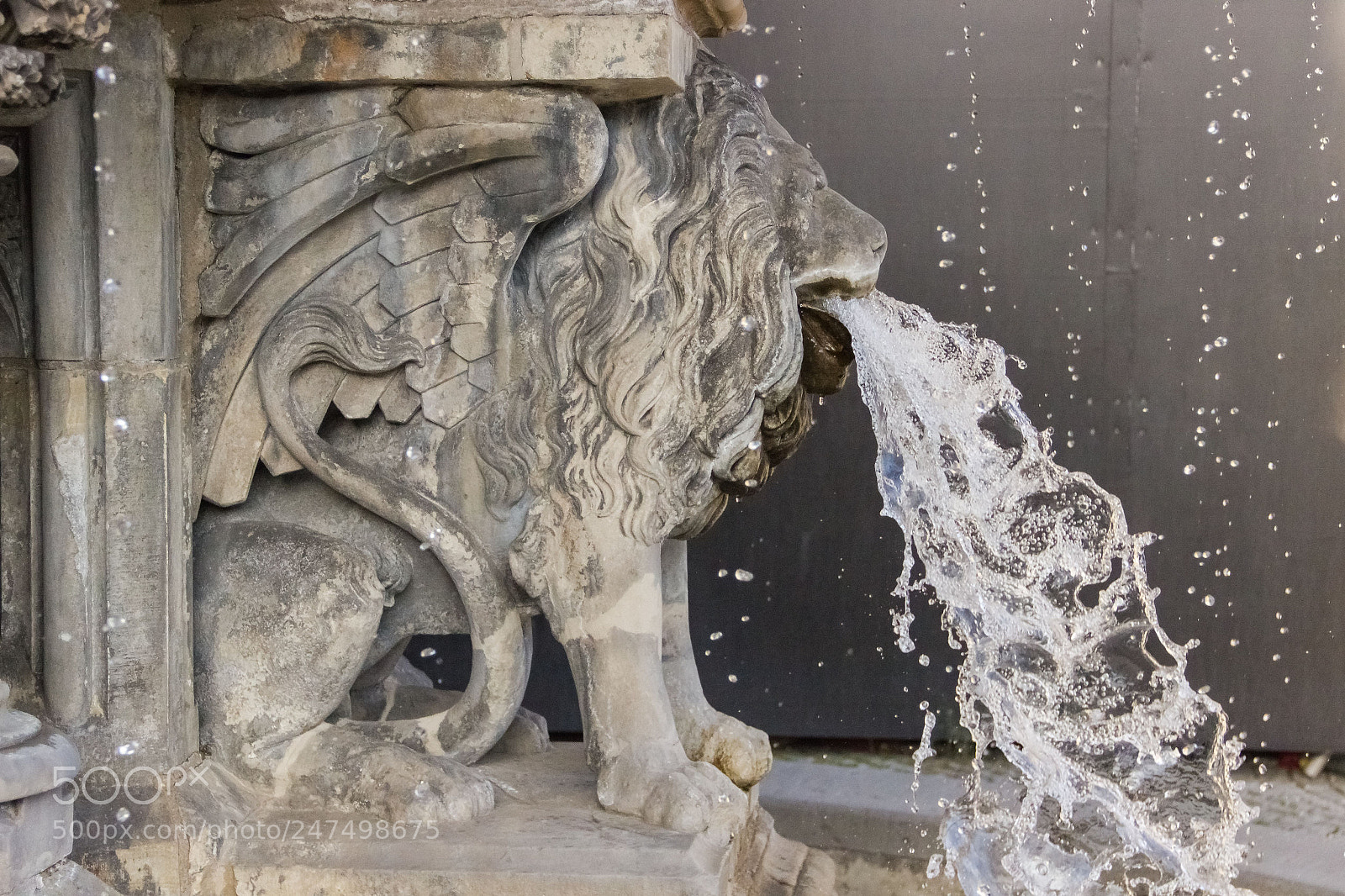 Canon EOS 600D (Rebel EOS T3i / EOS Kiss X5) sample photo. Fountain next to the photography
